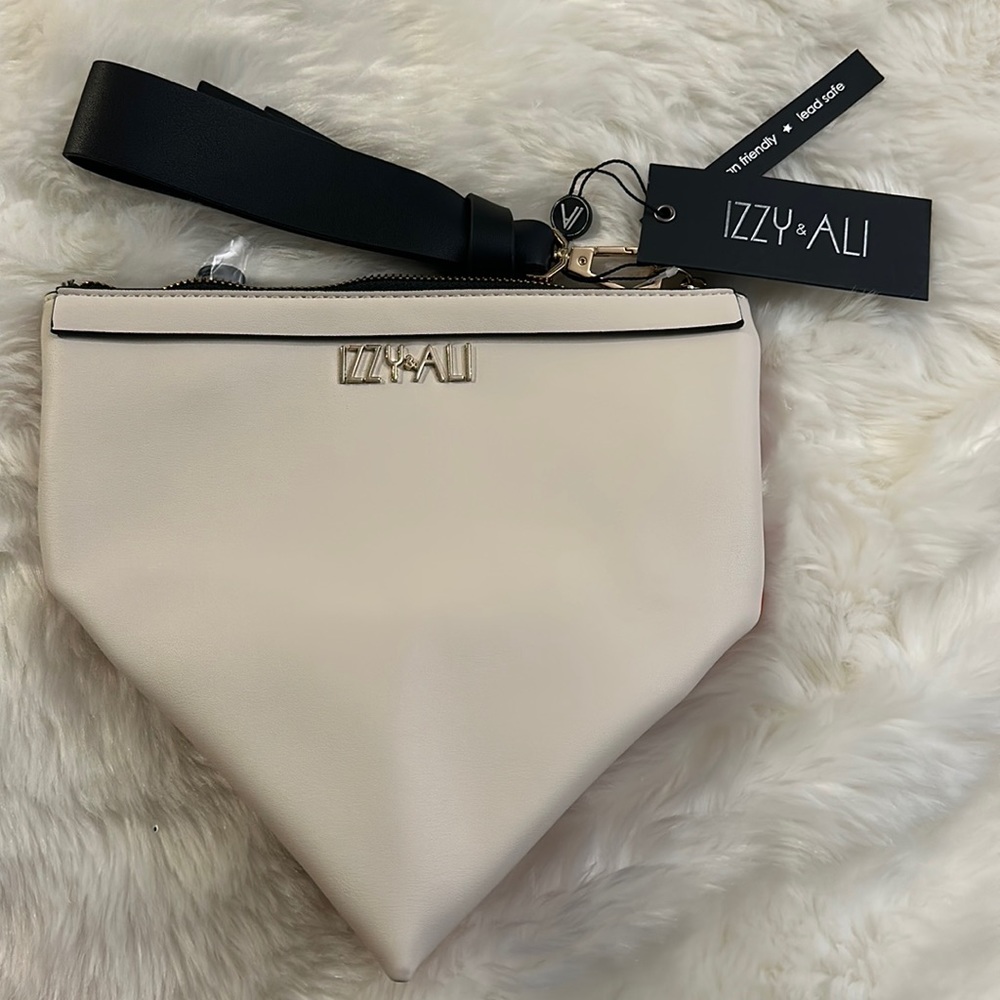 IZZY&ALI Triangle Clutch Purse